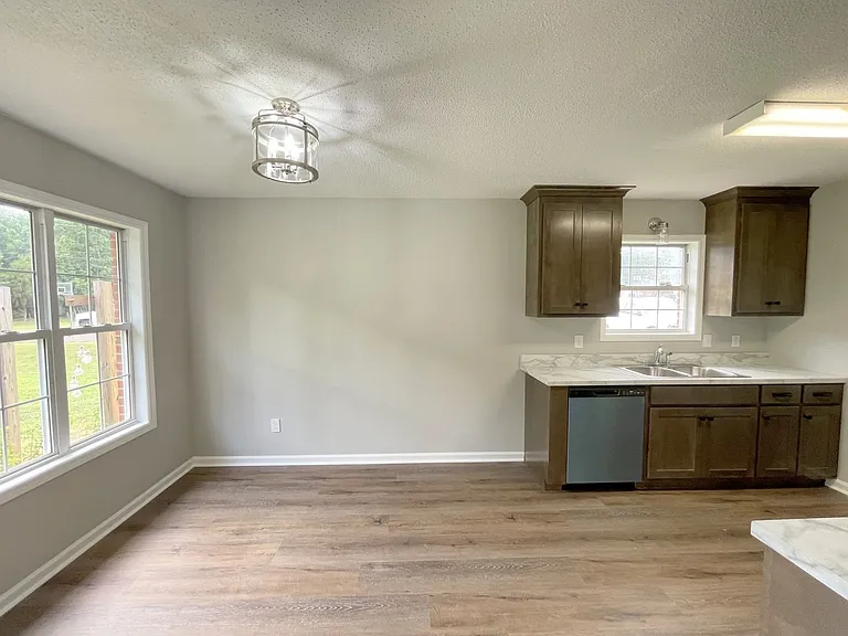 100 Brook Glen Dr — Photo 8
