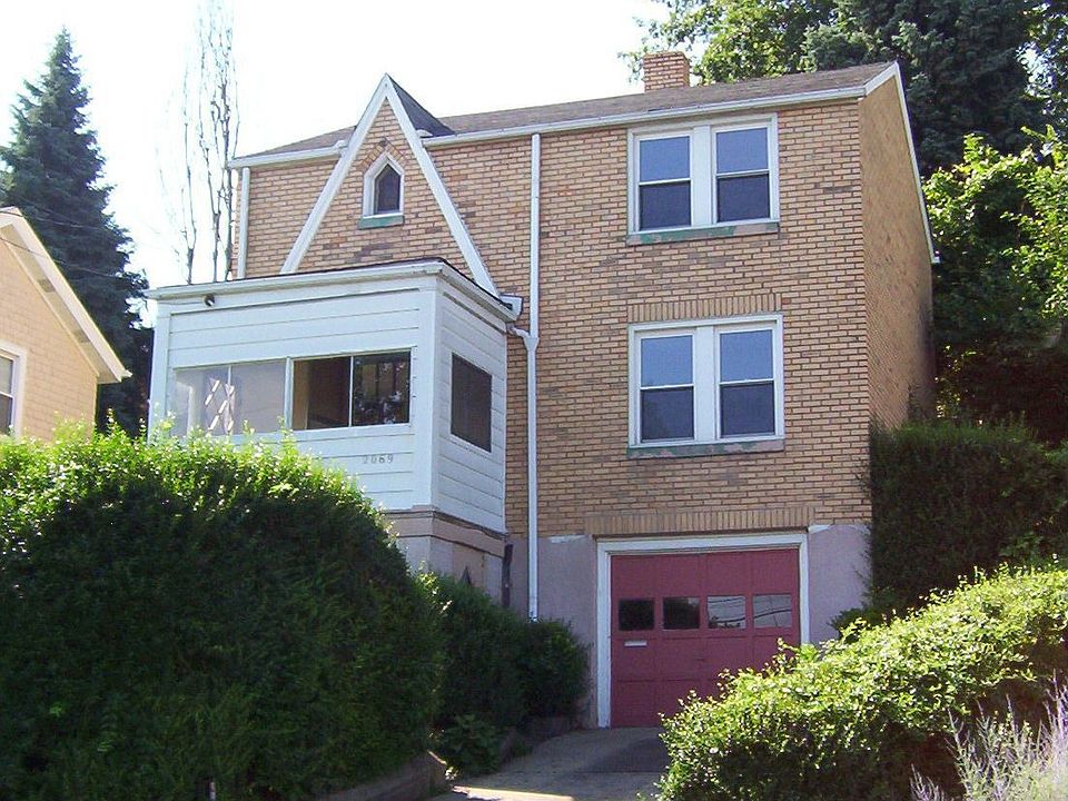 Brick 2-story needs TLC