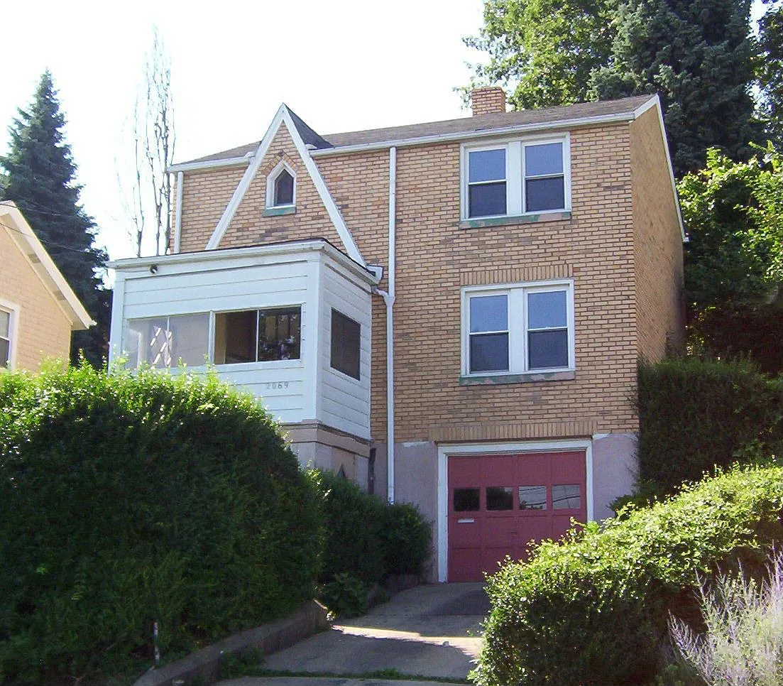 2069 Plainview Ave photo 1