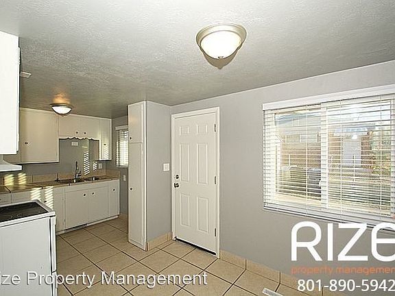 5th image of 3371 S Magnolia Dr