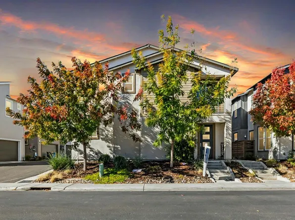 10008 E Del Surf Ln, Elk Grove, CA 95757