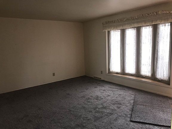 3rd image of 445 E 14th St