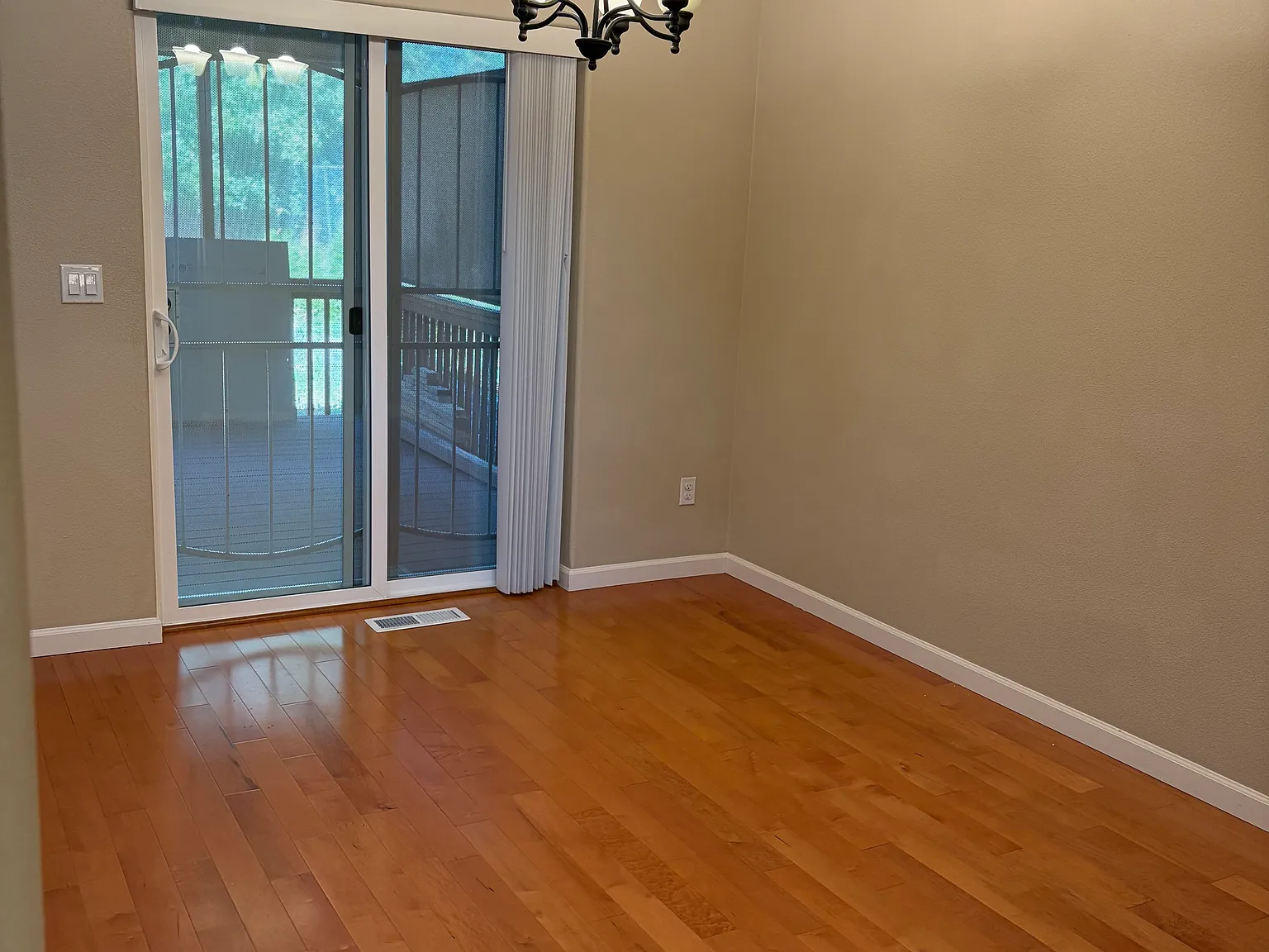 4 bed, 2.5 bath, 1900 sqft, $2,750 — Photo 4