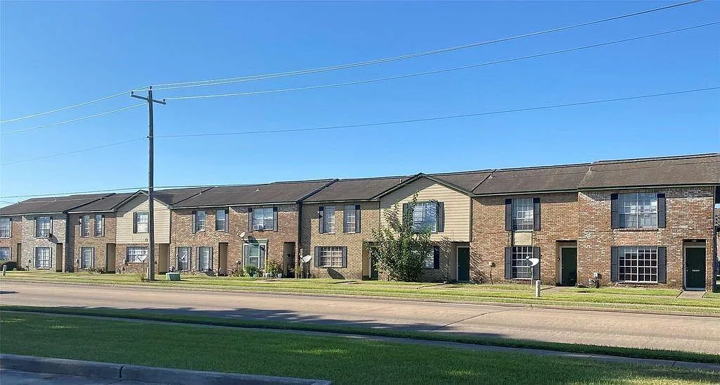 3 bed, 1.5 bath, 1224 sqft, $1,250 — Photo 1