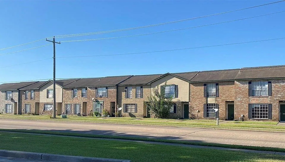 101 E Hospital Dr #1