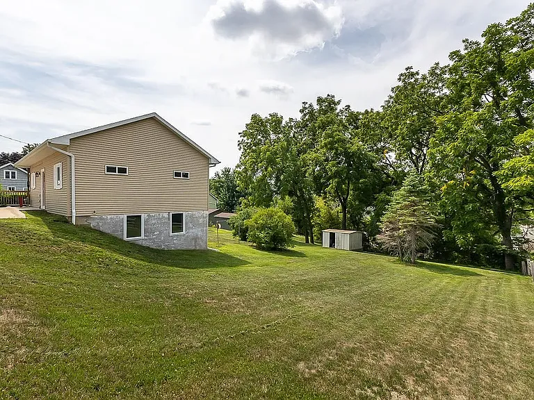 1043 Edina St — Photo 4