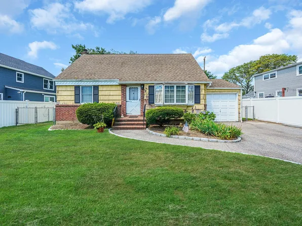 280 Carol Drive, Massapequa Park, NY 11762