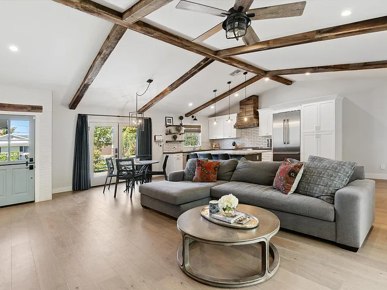 4301 E Calle Feliz — Photo 10