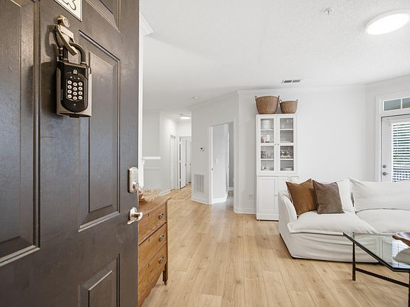 2nd image of 45 Sycamore Ave APT 1323