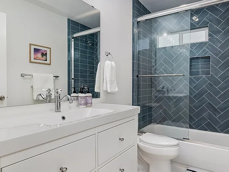 924 E Fairview Blvd — Photo 23