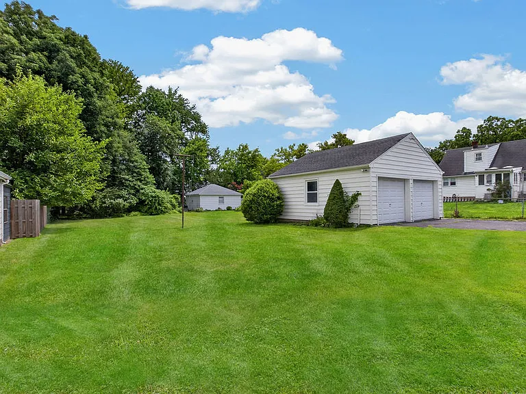 663 Mountain Ave — Photo 4