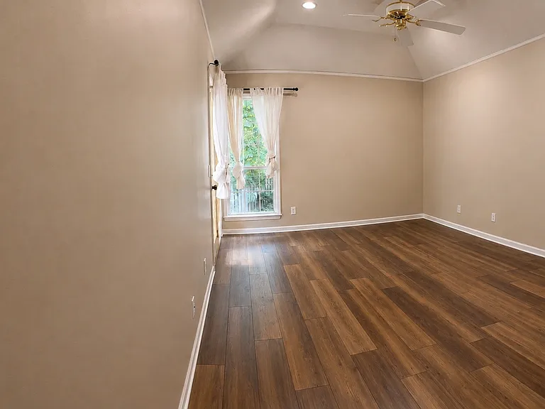 2101 Fox Ridge Rd — Photo 2