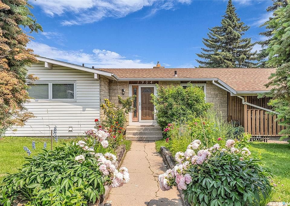 1st image of 1904 Pembina Ave