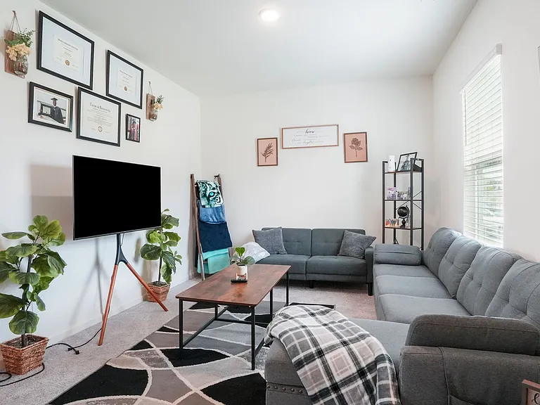 530 Cessna Dr — Photo 3