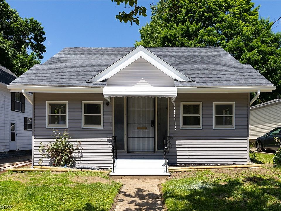 1st image of 807 Stoner St