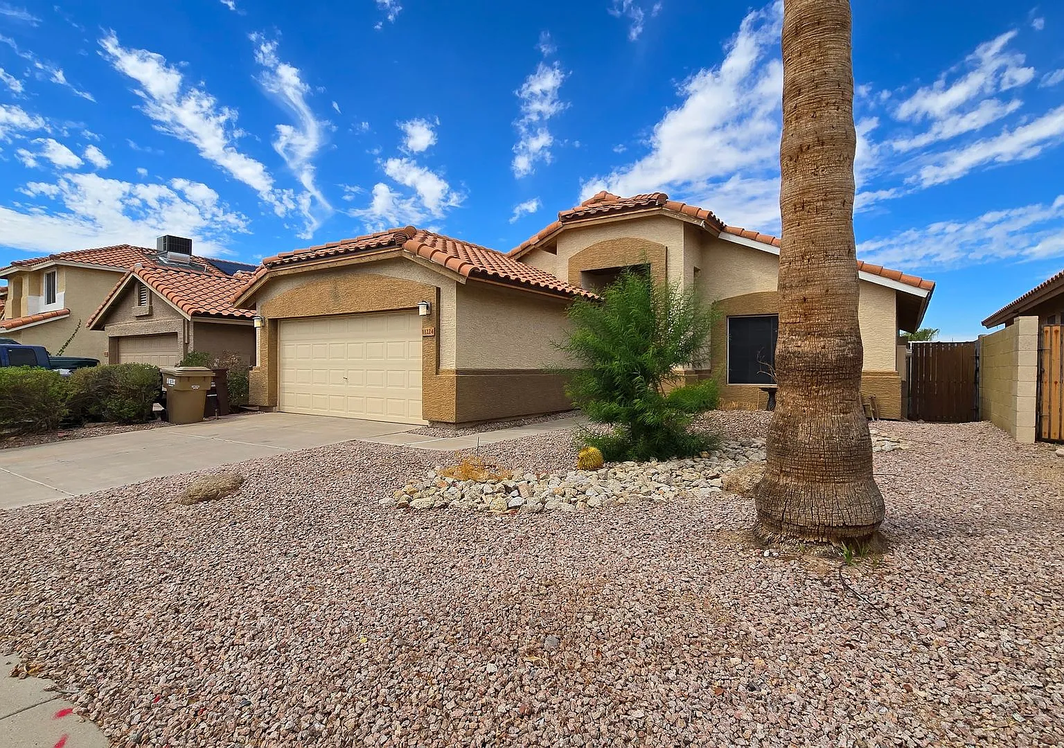 Affordable price! Private pool & new interior! — Photo 2