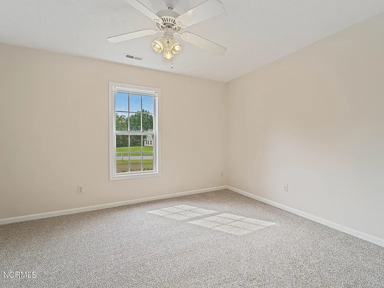 102 Mendover Dr — Photo 4