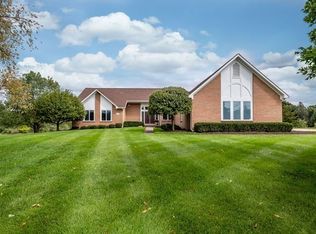 877 Jack Pine Dr, Rochester, MI 48306