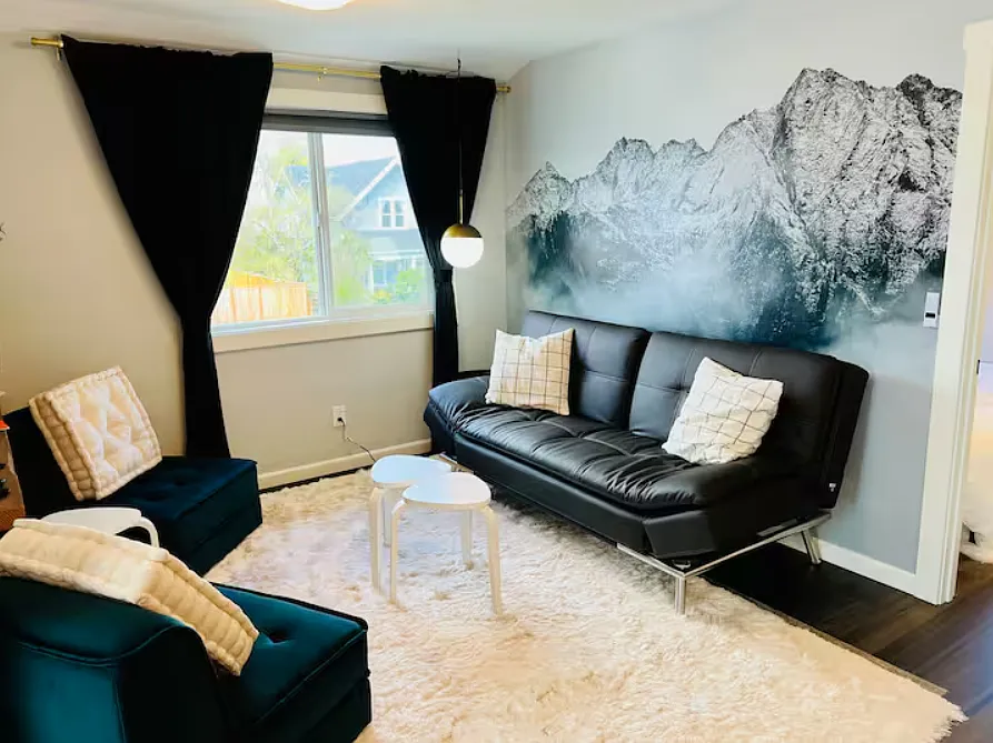 3 bed, 1.5 bath, 700 sqft, $2,600 — Photo 2