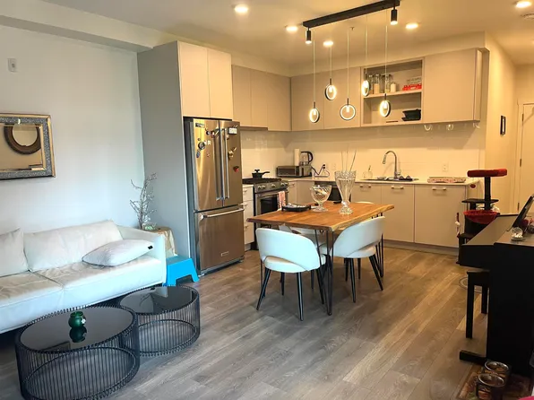 721 Anskar Ct #301, Coquitlam, BC V3J 0L4
