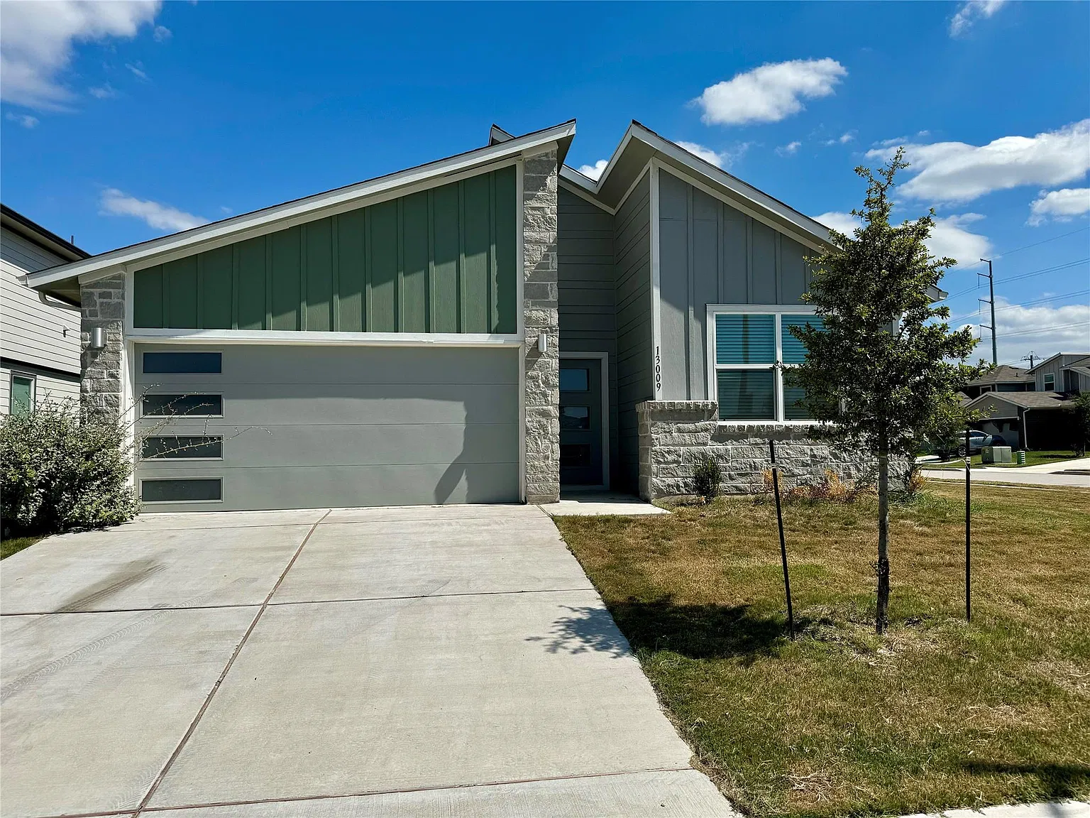 4 bed, 2.0 bath, 1837 sqft, $2,150 — Photo 2