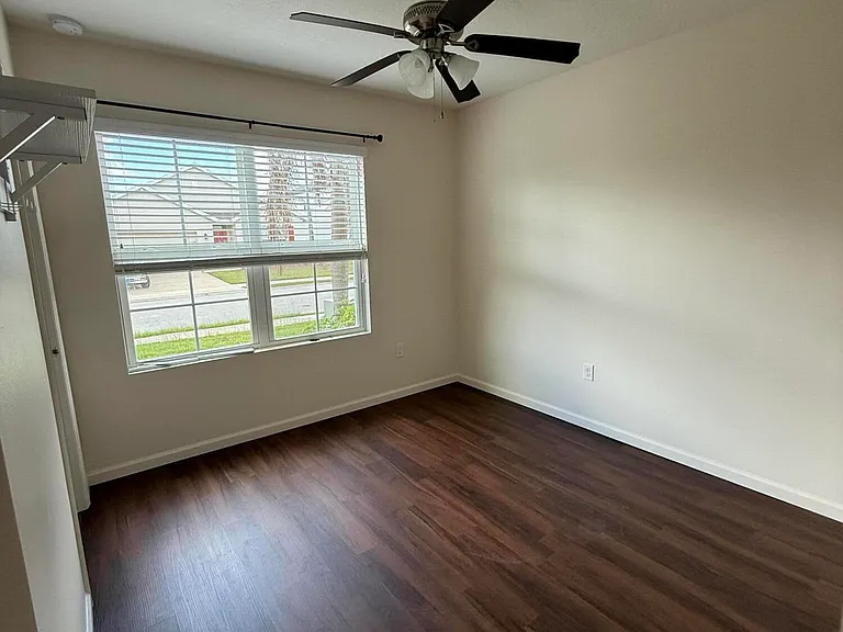 1070 Swiss Pointe Ln SW — Photo 4
