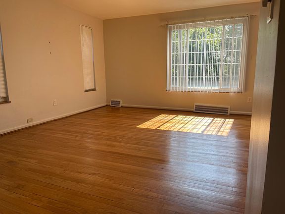 4th image of 3189 Rocky River Dr