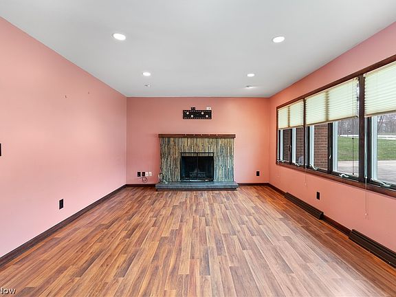 3rd image of 3269 Wildwood Dr