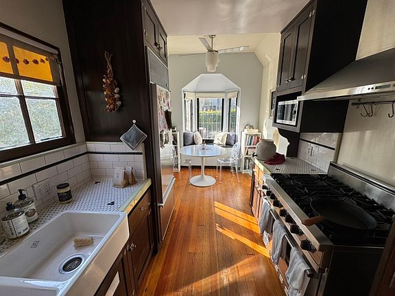 6-Burner Viking Range, SubZero fridge, Breakfast Nook