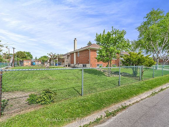 2nd image of 90 Tavistock Rd