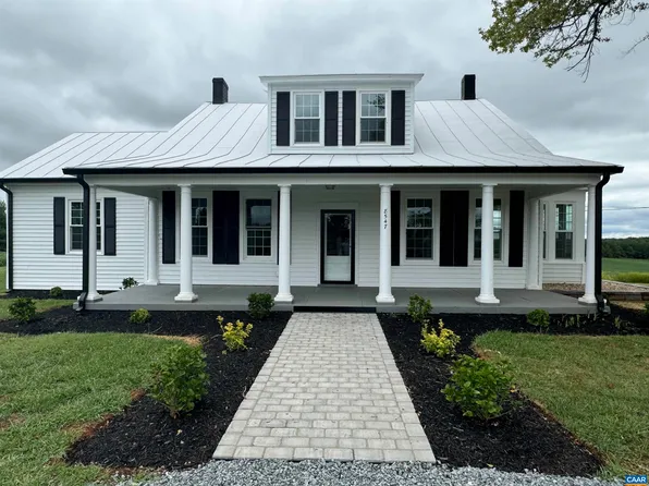 8547 W River Rd, Scottsville, VA 24590