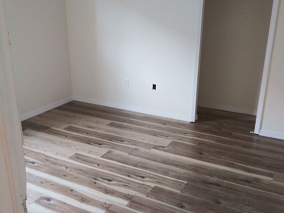 3rd image of 7233 Twin Cedar Ln