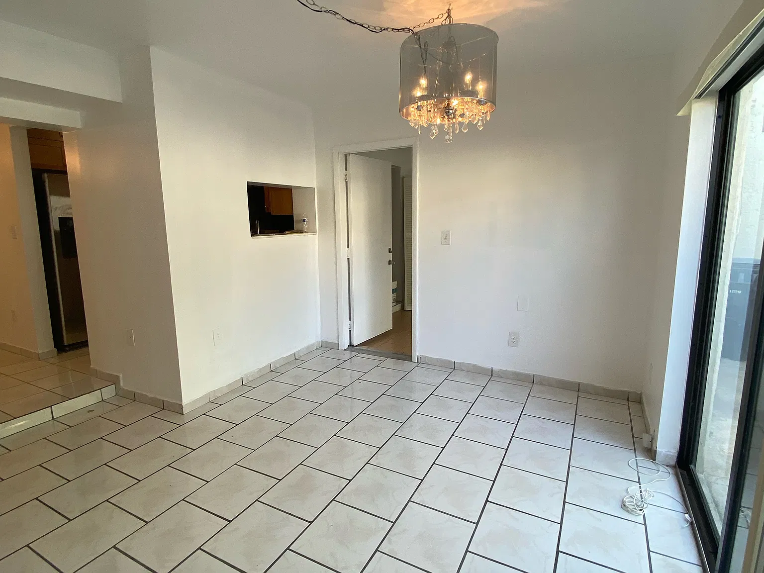 3 bed, 1100 sqft, $2,700 — Photo 3