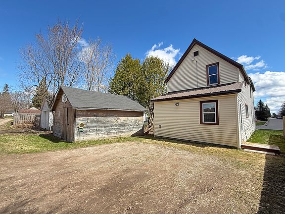 4th image of 1114 Young St