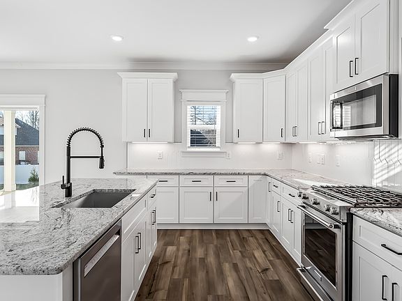 Stainless steel appliances included