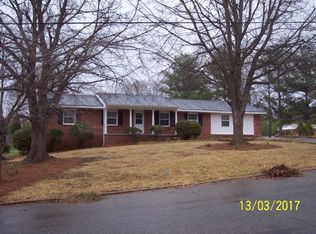 107 Woodlawn Dr, Gaffney, SC 29340