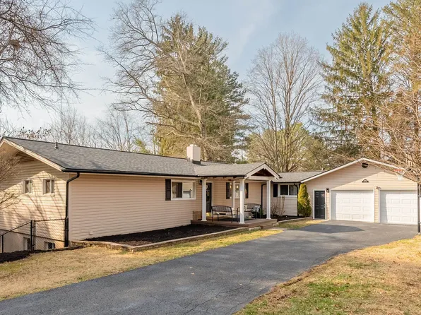 1509 Lark Ln, Blacksburg, VA 24060