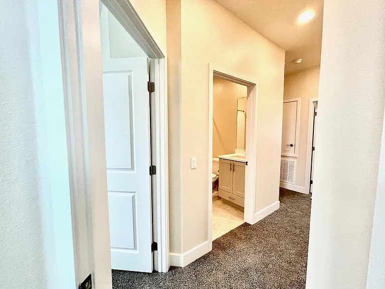 1692 Enterprise Dr — Photo 30