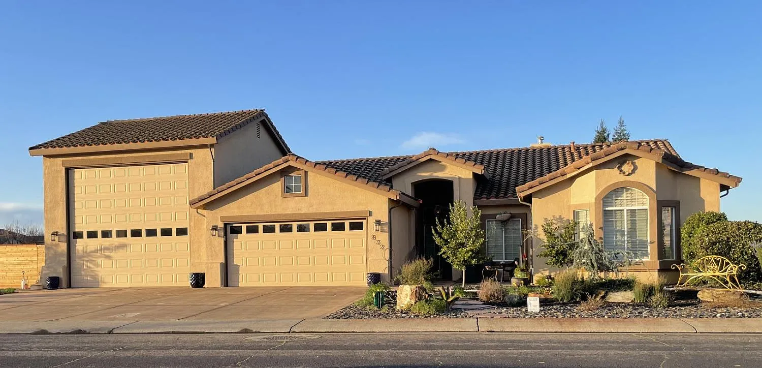 832 Vista Ln photo 1