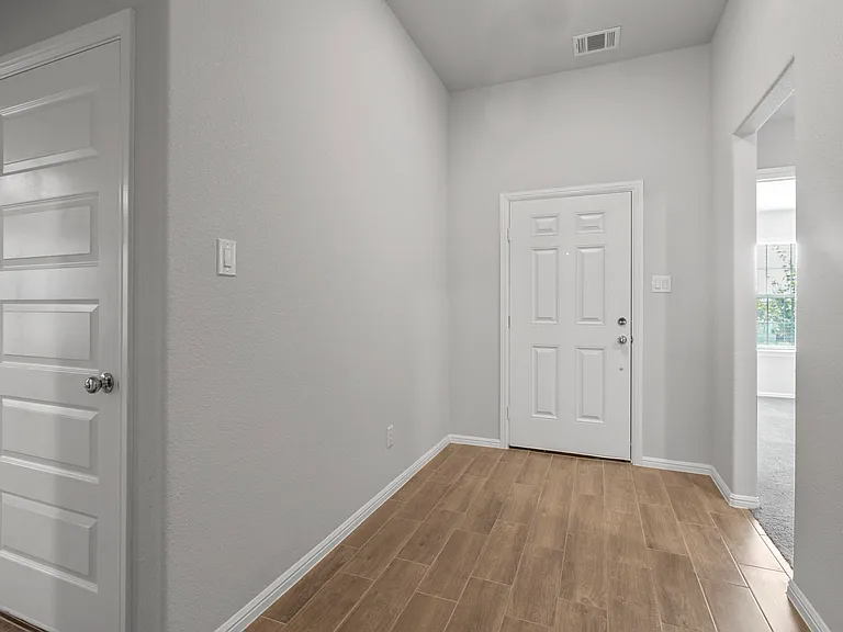 2755 Rambling Rd — Photo 3