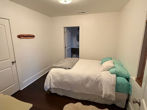 4th image of 1428 Seabright Ave