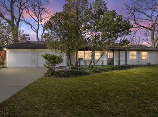 214 S Braintree Dr, Schaumburg, IL 60193