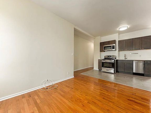 3rd image of 300 12th St APT 17