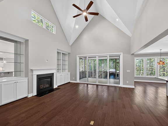 3rd image of 231 High Ridge Ln