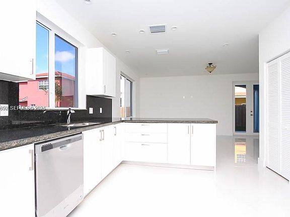 5th image of 15639 SW 11th Ter