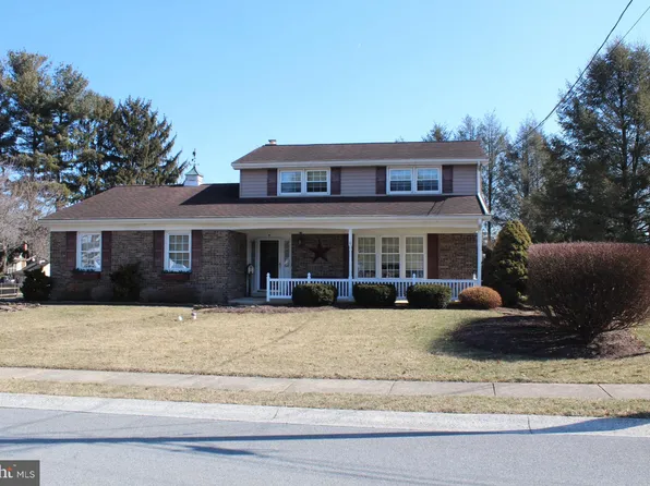 5225 Brook Dr, East Petersburg, PA 17520