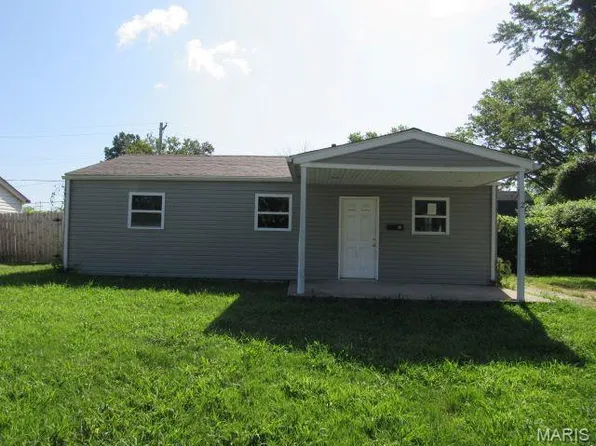 2 Saint Luke Ct, Cahokia, IL 62206
