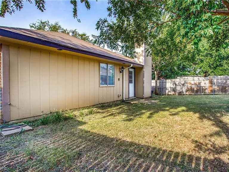6817 Haltom Rd — Photo 22