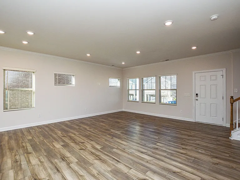 3215 Lisburn St — Photo 11