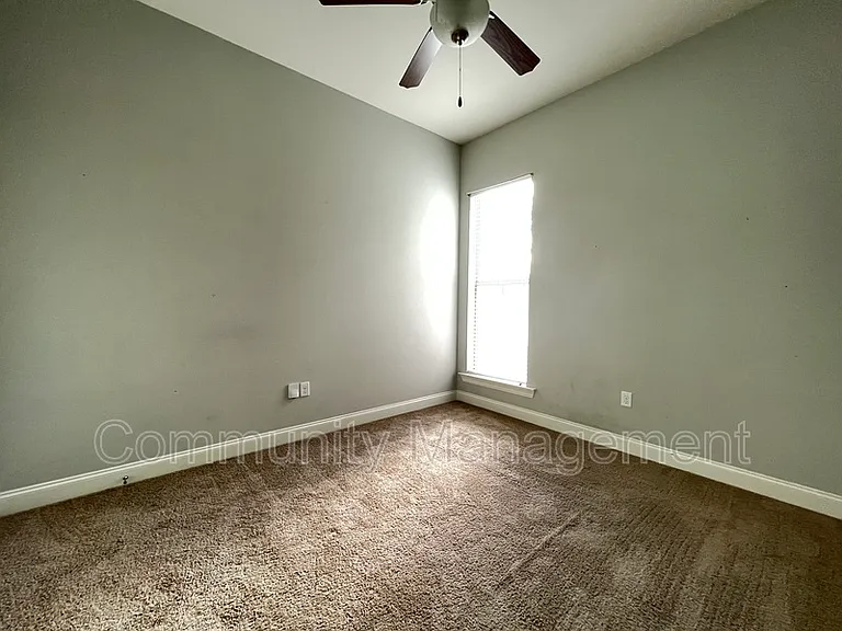 8027 Seville Ct — Photo 11